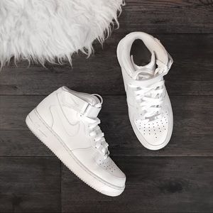Nike Air Force 1 ‘07 Mid Triple White Sneakers